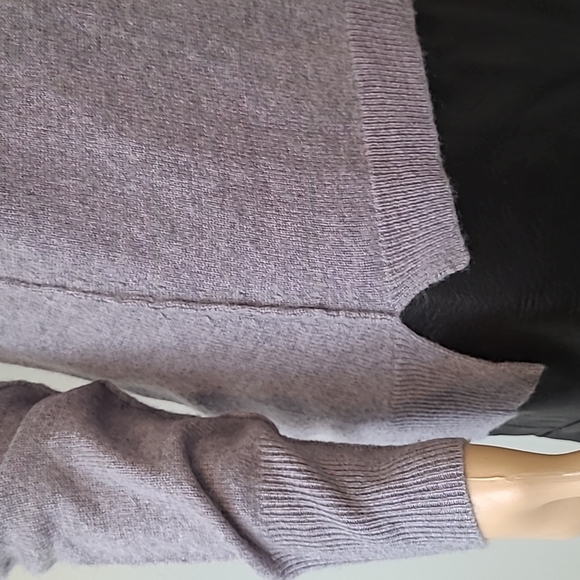 INHABIT women's Cashmere v-neck sweater - Picture 3 of 9